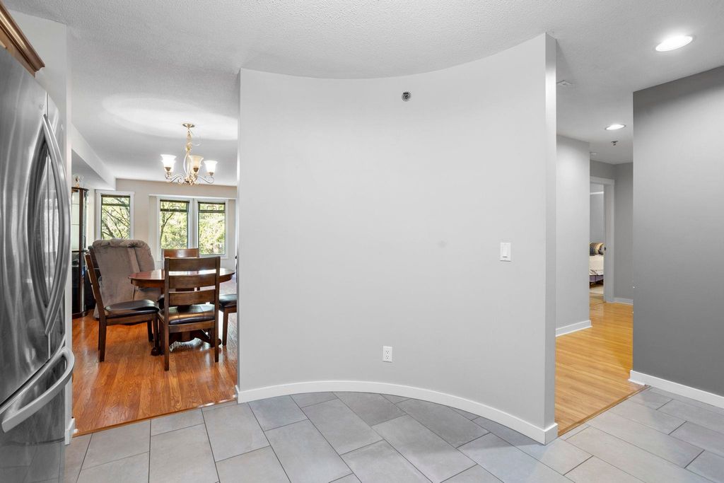 listing image 1109599041348451231