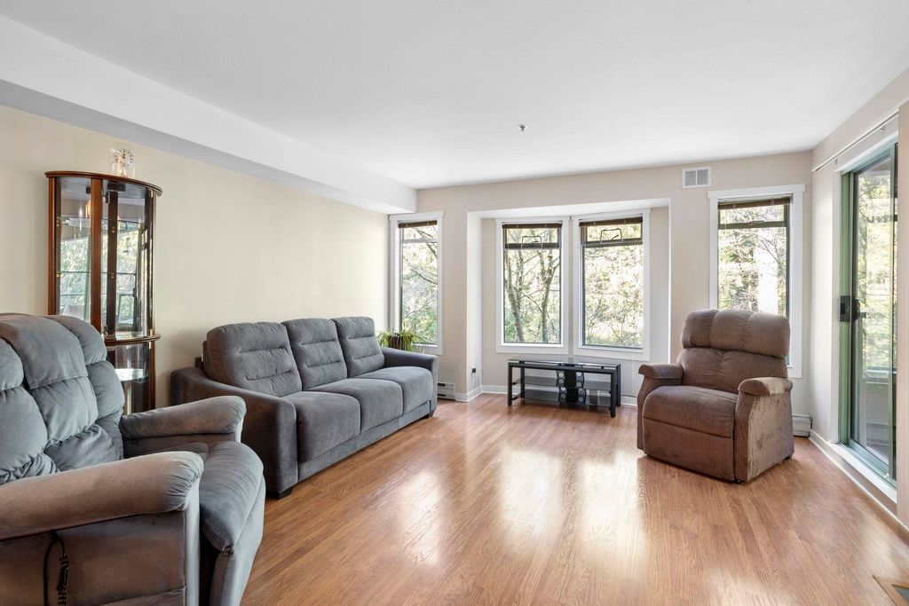 listing image 1103063540817963125