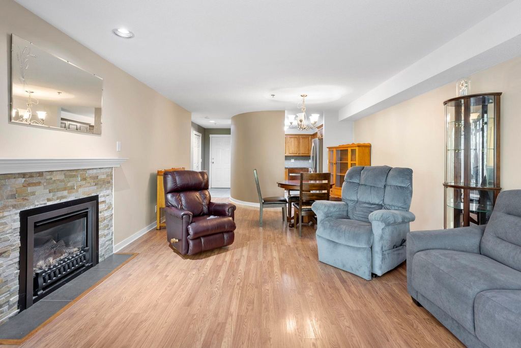 listing image 1106969761460876263