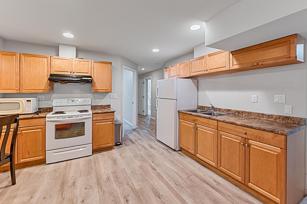 listing image 1101596362063887583