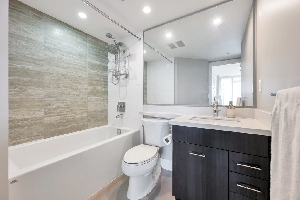 listing image 1109473846387631677