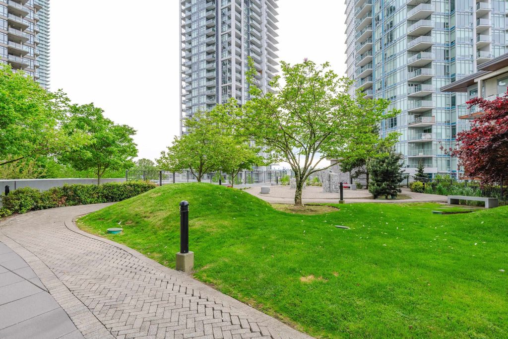 listing image 1102264842808943156