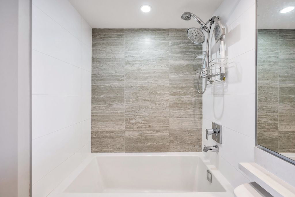 listing image 1109539893681621734