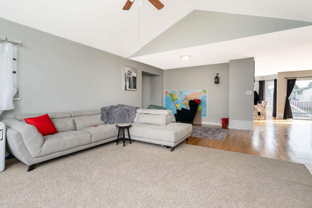 Photo of 32958 Harwood Place, Abbotsford, BC V2S 7C2 (MLS # R3148460)