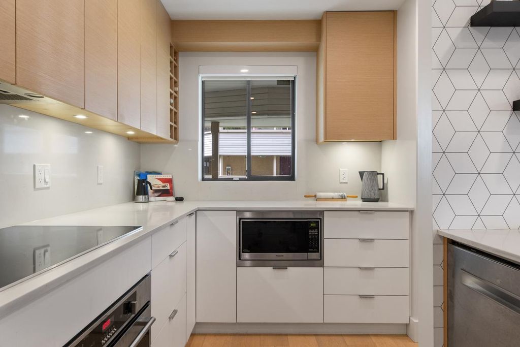 listing image 1103538537426591550
