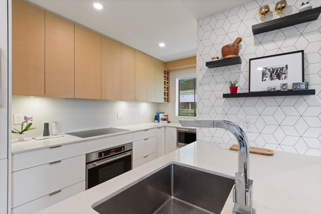 listing image 1100608387961960595