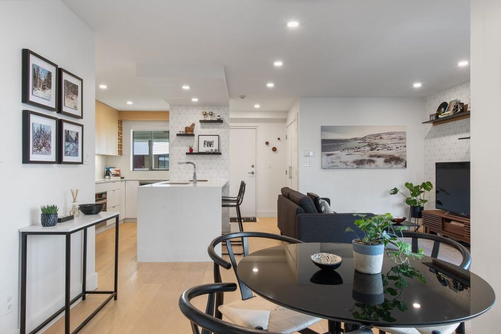 listing image 1106019375964377616