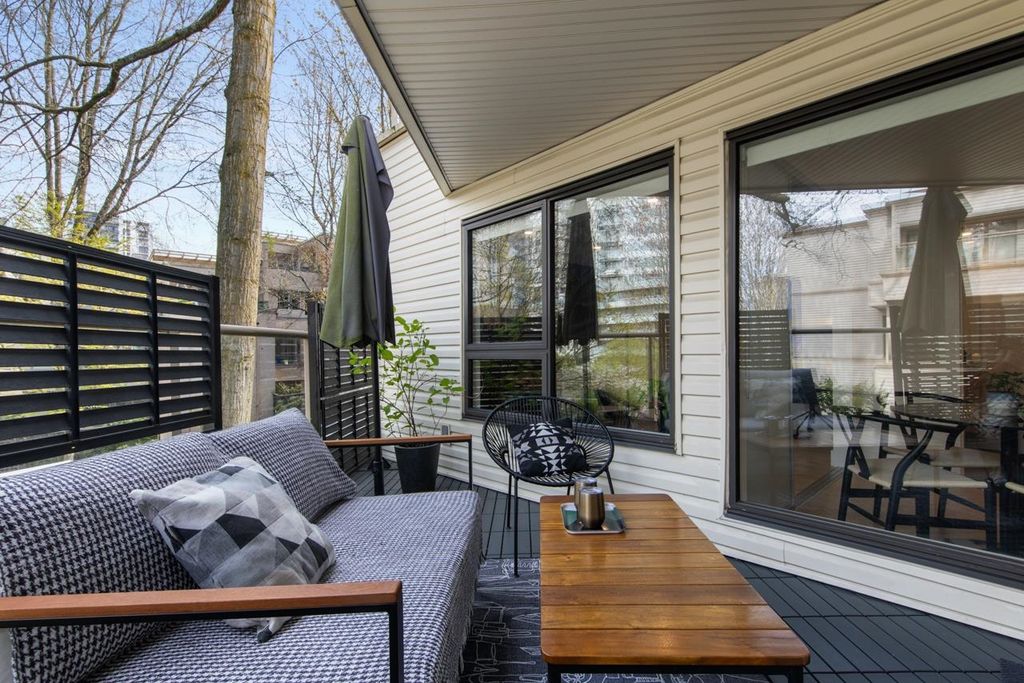 listing image 1104324226326429825
