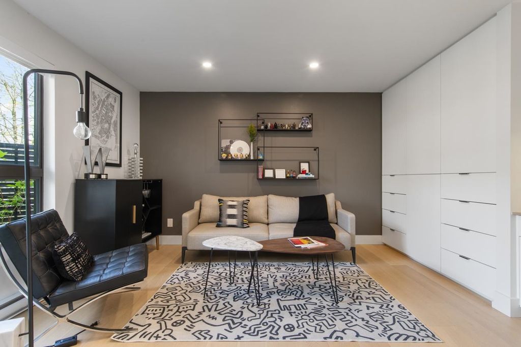 listing image 1104235399671985802
