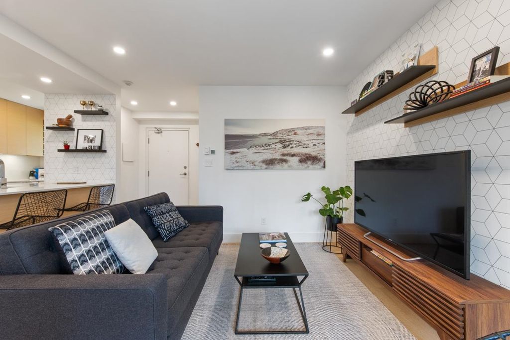 listing image 1102762834835395564