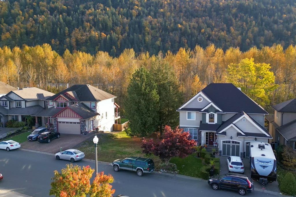 Photo of 44510 Mclaren Drive, Chilliwack, BC V2R 0A3 (MLS # R3131953)