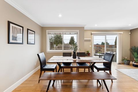 353 E 5th Street North Vancouver BC V7L 1M1