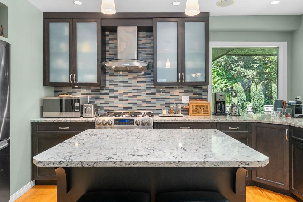 listing image 1102601010526552425