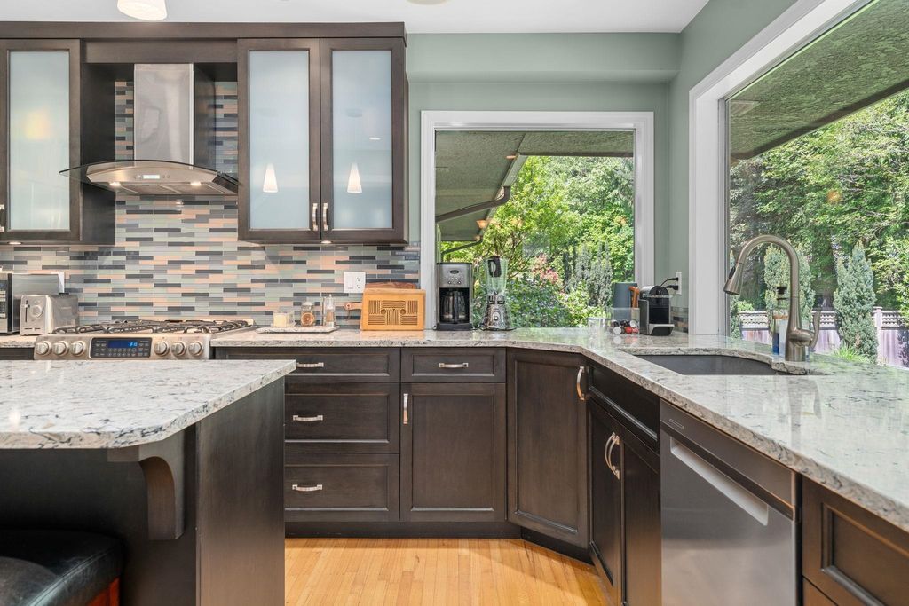 listing image 1101686805445514821