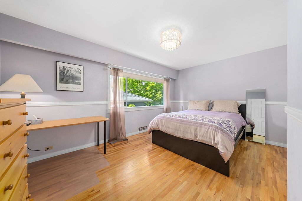 listing image 1100903525001568069