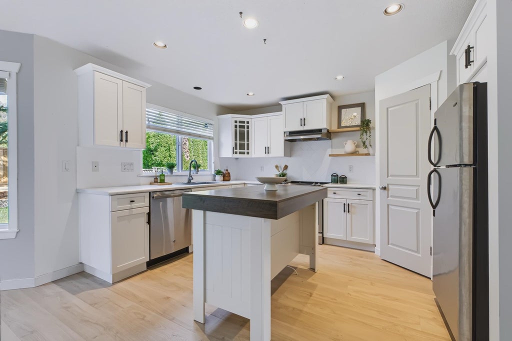 Photo of 20613 66a Avenue, Langley, BC V2Y 2Y4 (MLS # R3165672)