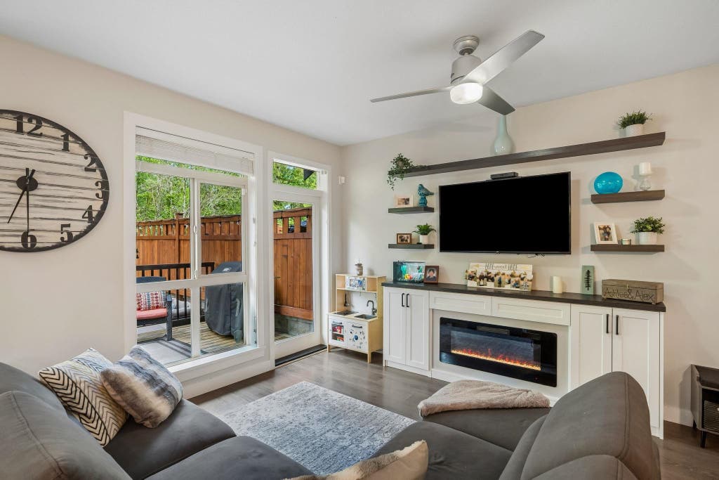 Photo of 11305 240 Street #152, Maple Ridge, BC V2W 0J1 (MLS # R3157995)