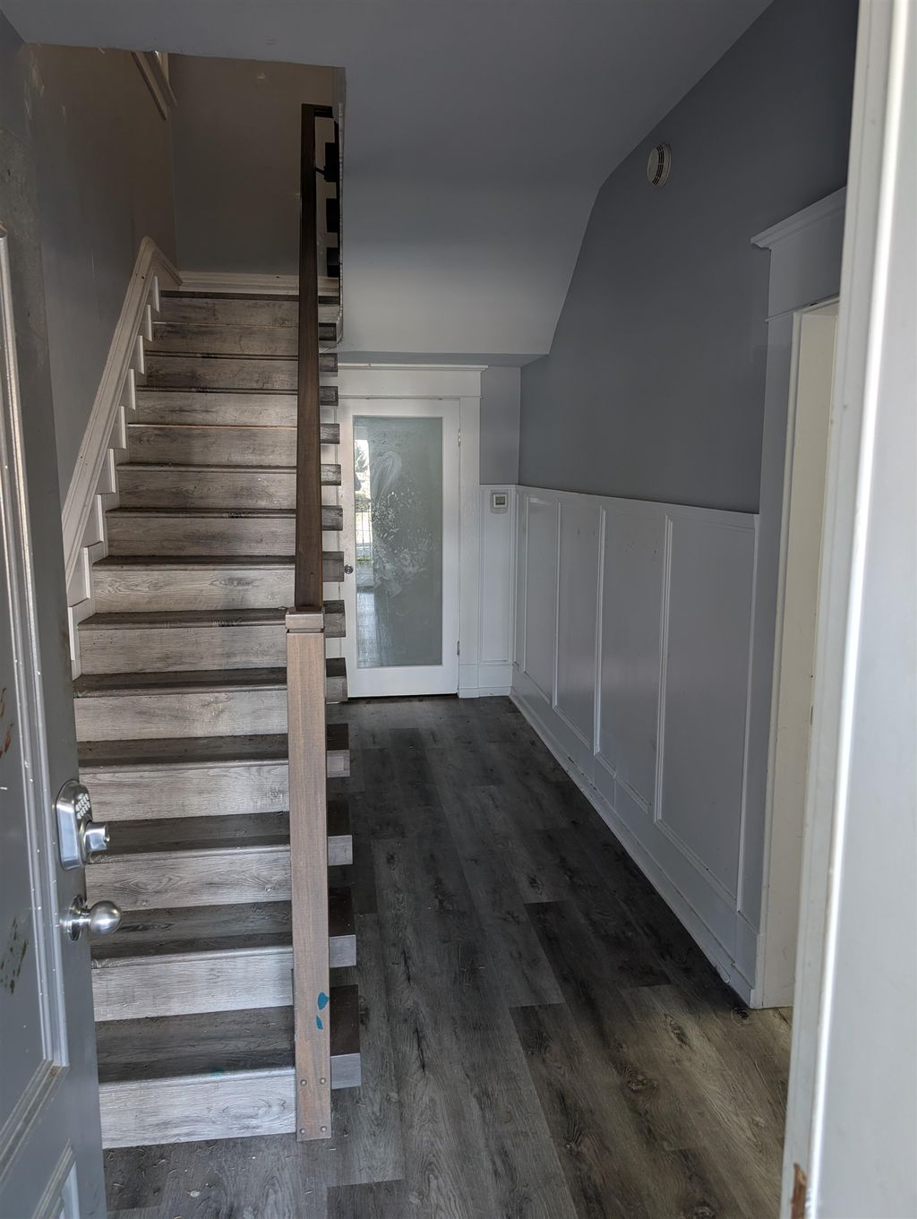 Photo of 45360 Hodgins Avenue, Chilliwack, BC V2P 1P5 (MLS # R3111318)