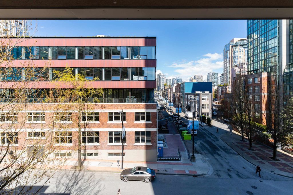 listing image 1102363765815885617