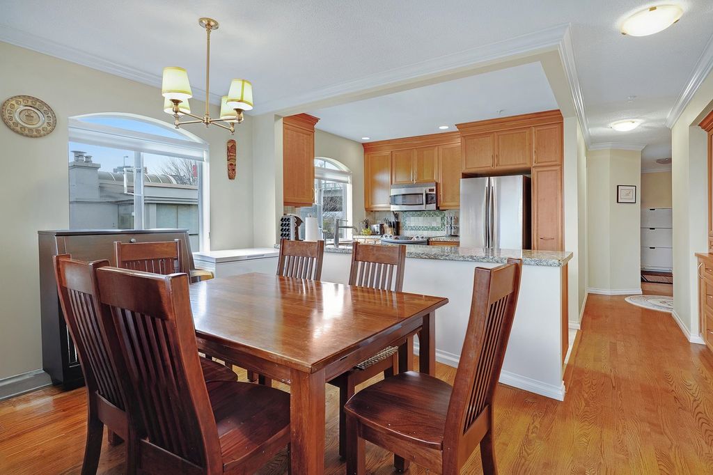 listing image 1106114015783089326