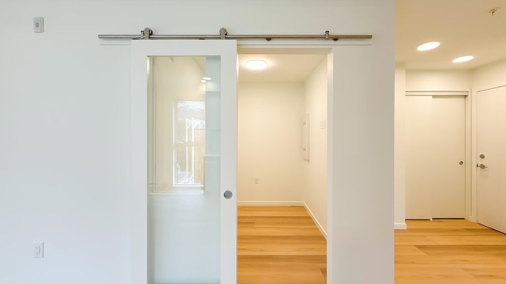 listing image 1102521271518091172