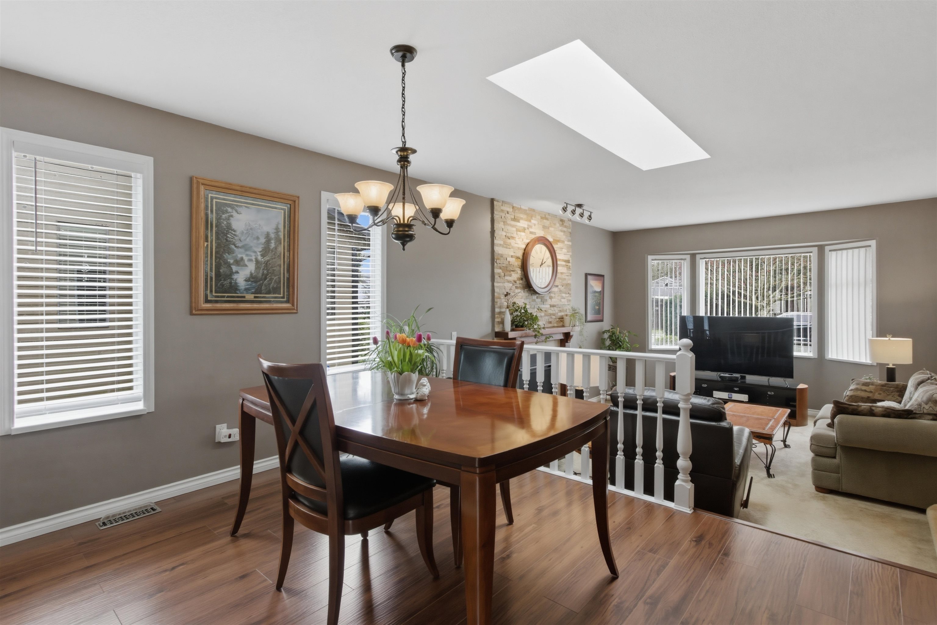 20492 Walnut Crescent