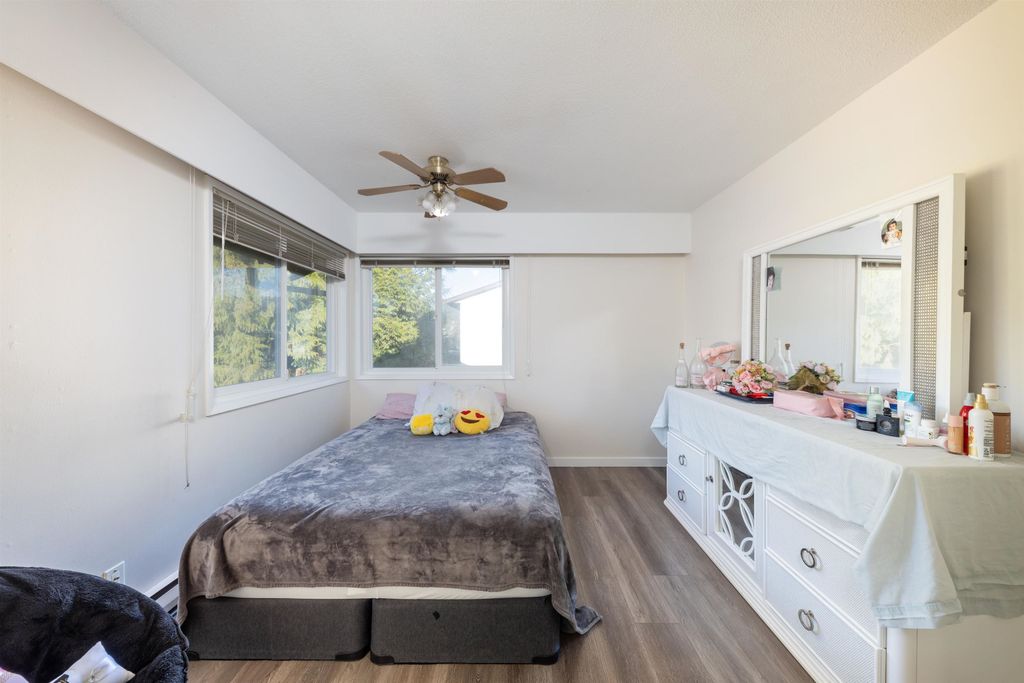 listing image 1104329602471720077