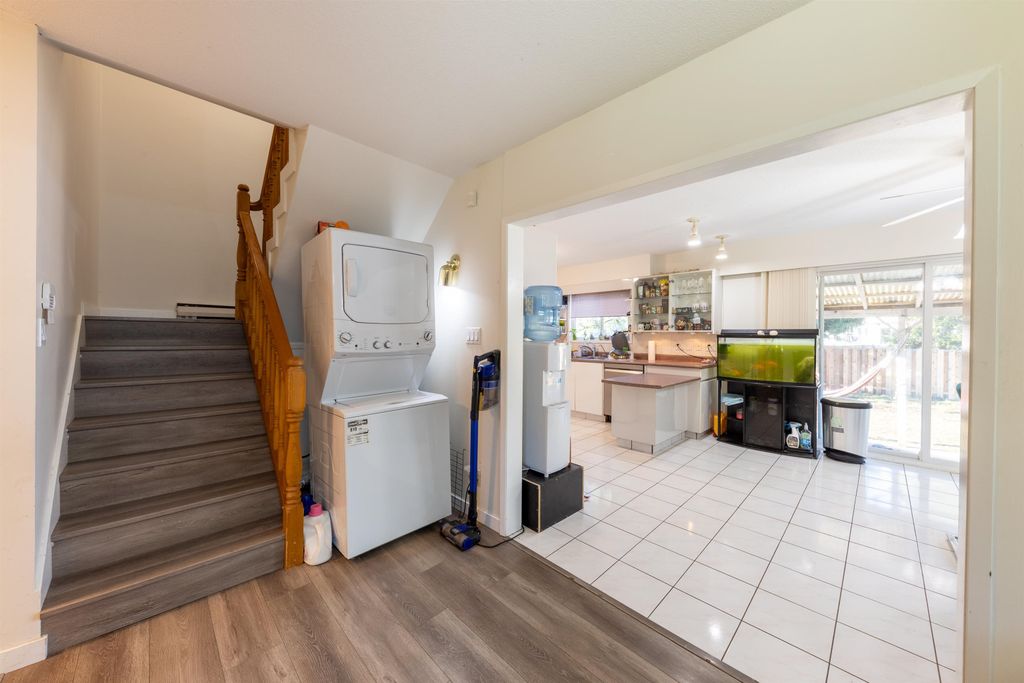 listing image 1104788194255110877
