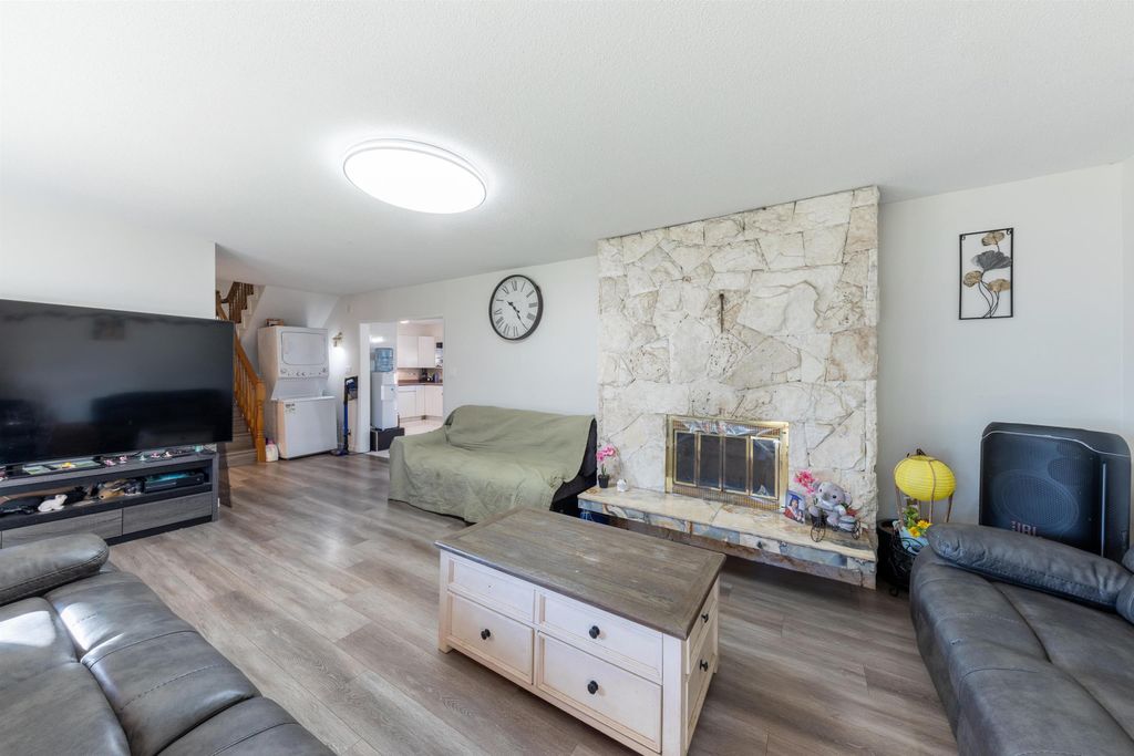 listing image 1105828340870844069
