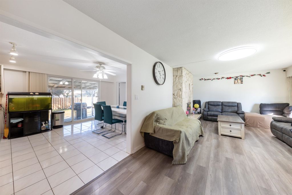 listing image 1102489884815443382