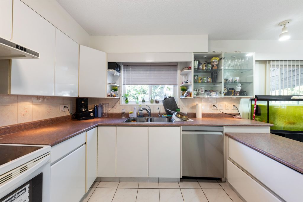 listing image 1103681441126872362