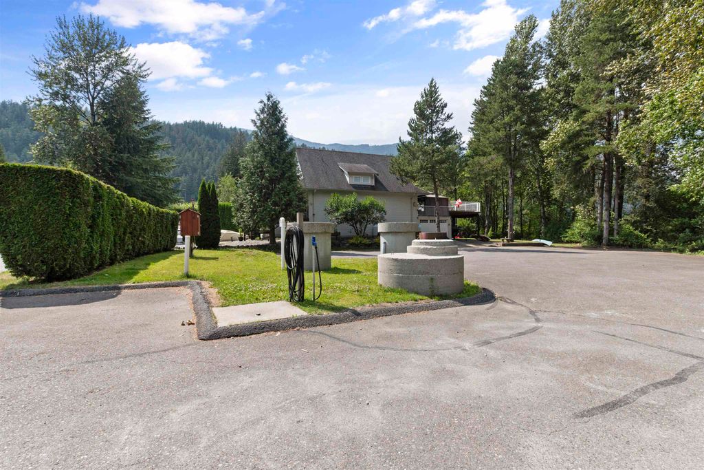 listing image 1101599589110463078