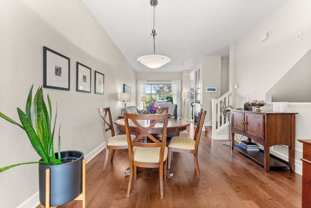 listing image 1105062921639292994