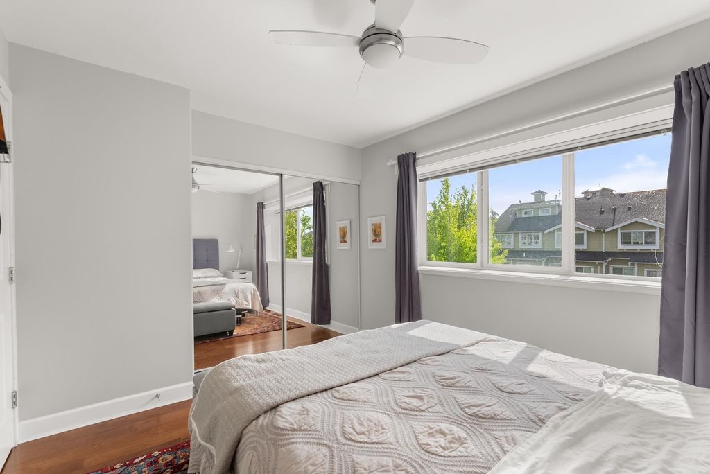 listing image 1101339663098799811