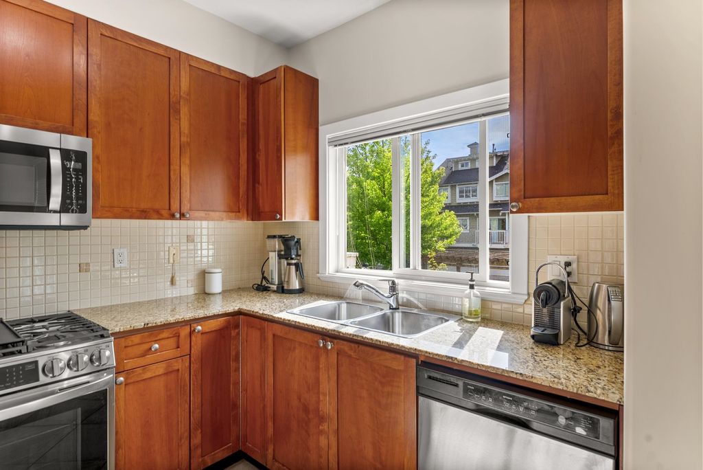 listing image 1102437174292171403