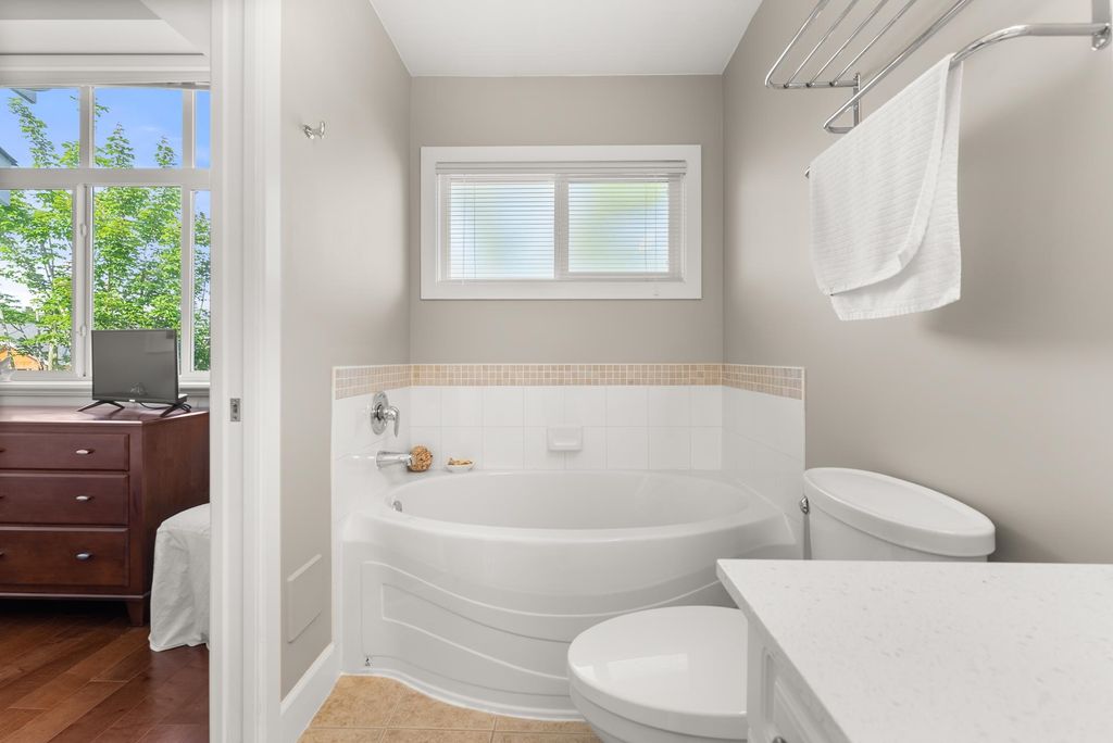 listing image 1109774235147212991