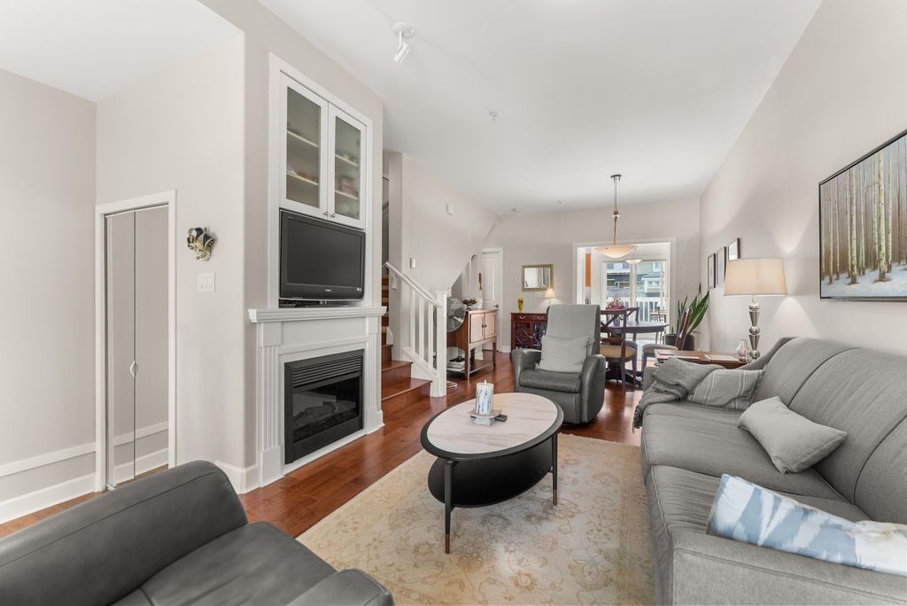 listing image 1106107642206007935