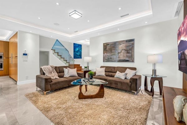4470 Capilano Rd, North Vancouver, BC 5