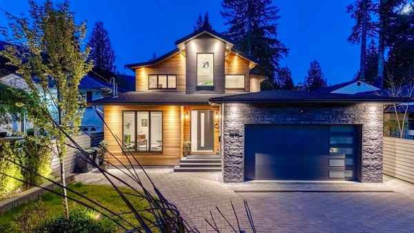 4470 Capilano Rd, North Vancouver, BC