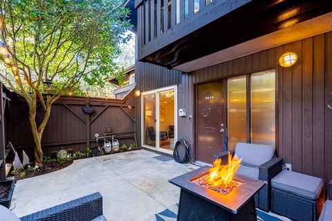 2076 Purcell Way North Vancouver BC V7J 3K3