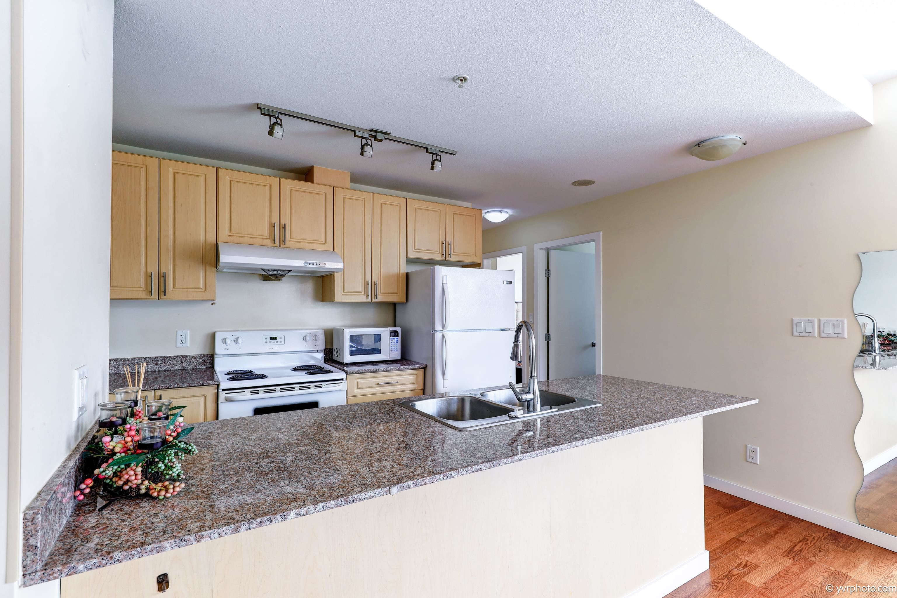 6133 Buswell Street 1005