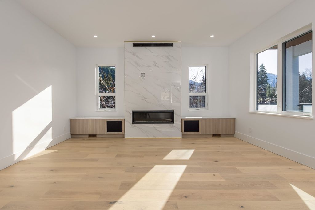 listing image 1109191662803690380