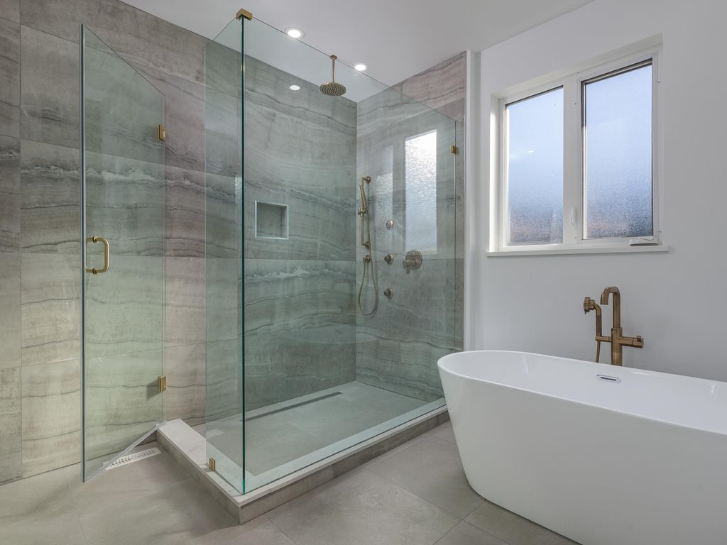 listing image 1102688228772771939