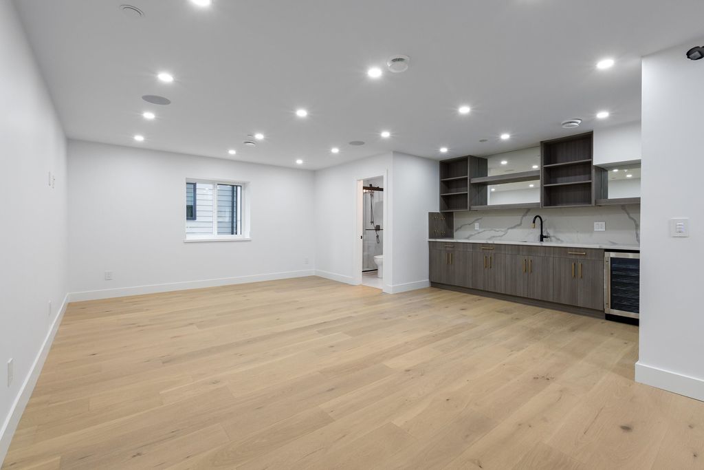 listing image 1100640685089105217