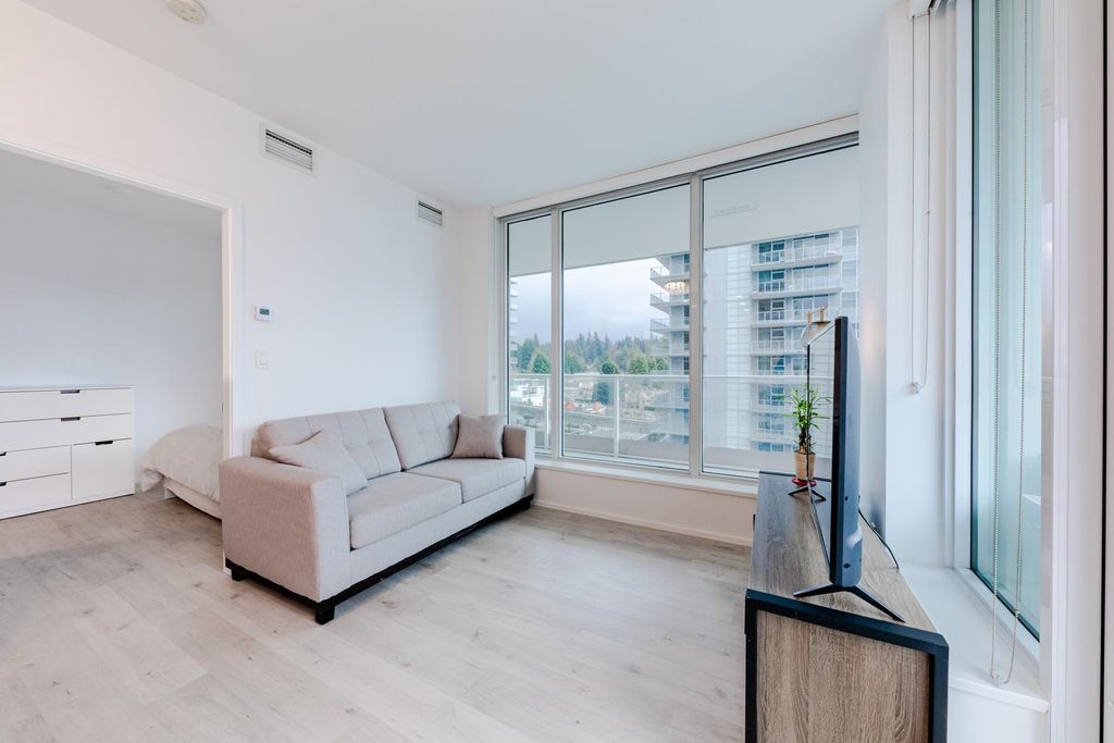 listing image 1101481227168193854