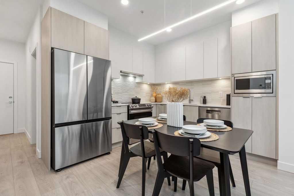 listing image 1103159697178711764