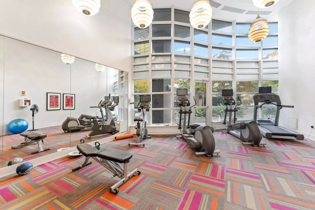 listing image 1107941360123312767