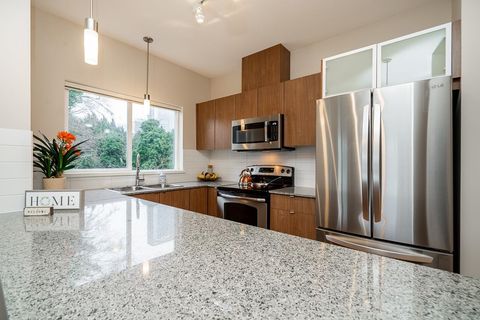 9655 King George Boulevard 319 Surrey BC V3T 0C7