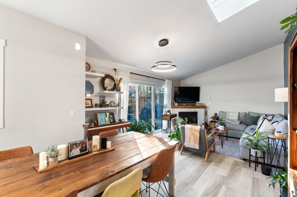 listing image 1105736342453703390