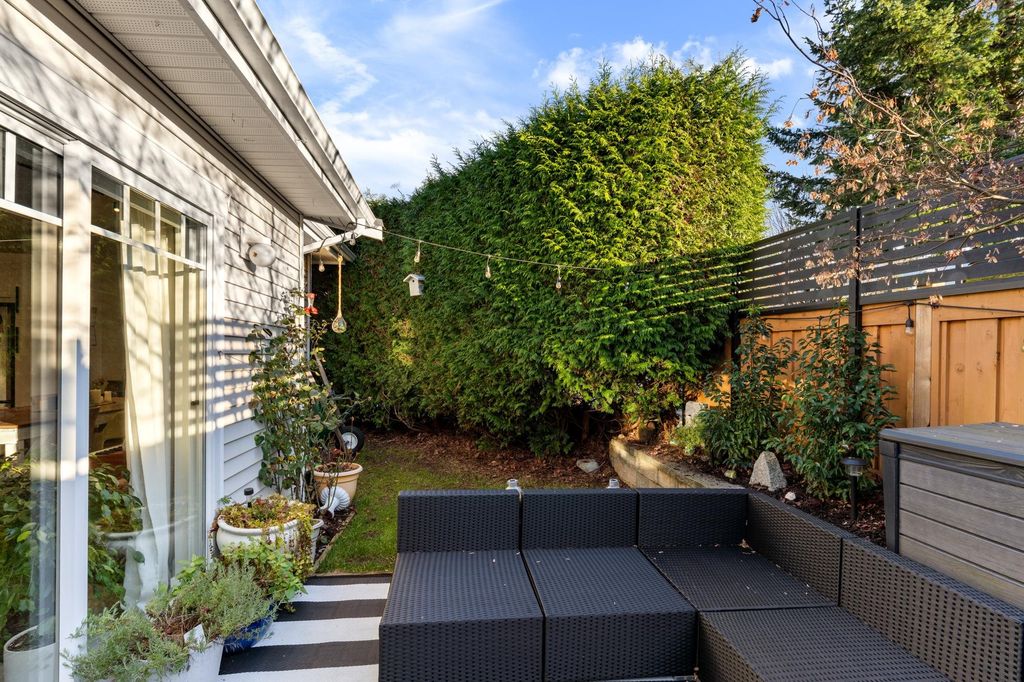 listing image 1102661335452957878